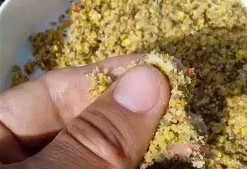 如何根据鱼情鱼口试试改变饵料雾化状态