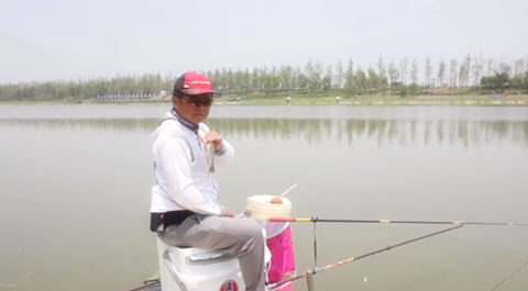 渔课堂 鲫鱼高手测试鲫大师这款饵料 [视频]