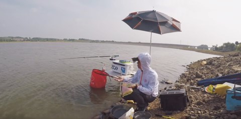 白条杀手 白条游钓东山水库坚守两天 终于黑漂中获草鱼 [视频]