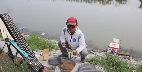 渔课堂 开饵手法类似 只要记住饵水比就行 [视频]
