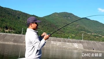 DNE去路亚 浙江钓友大毛颤杀作钓海鲈 [视频]