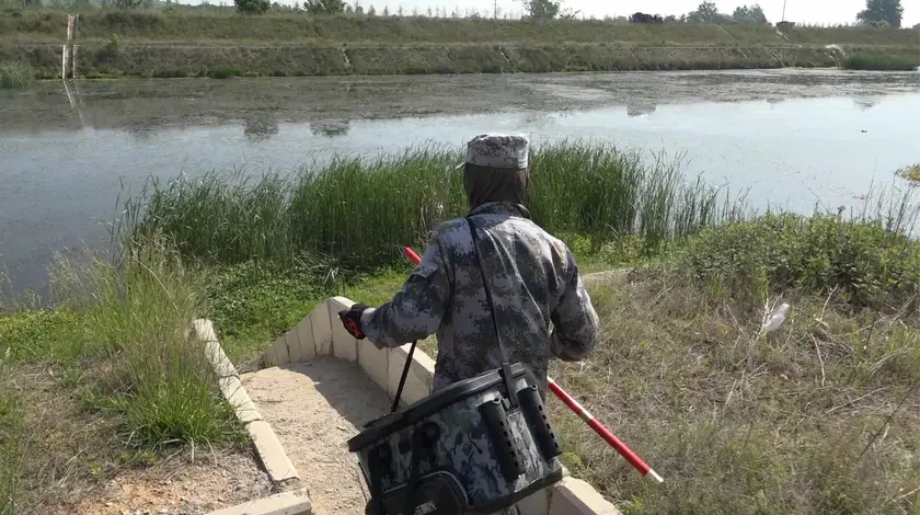 三本先生 点钓黑鱼，河道找寻黑鱼 [视频]