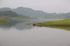 长湖美景惹人怜 无奈蚯蚓竟上鲢[]