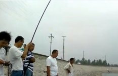 鄄城水库6.3米手竿博米级巨青鱼 [视频]