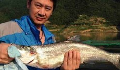 激战白龙湖筏竿钓,斩获大翘嘴精神抖擞