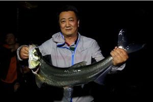 筏钓江湖第一季23期 白龙湖之对决中获亚米级翘嘴 [视频]