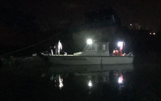 3人深夜海钓触礁被困 泉州警民联动救助