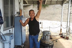 长江船钓2斤重的鳜鱼 泥鳅单钩铃铛底钓 [视频]