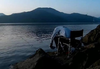 钓鱼实战（三十八）水库守窝 智避小鱼 擒鲤获鳊鱼 [视频]