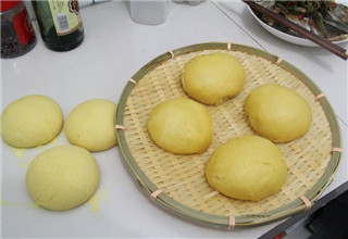 秋季野钓鲤鱼的饵料搭配技巧