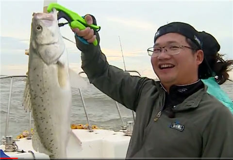 小汐路亚：CiCi猎海鲈 上 大风浑水战风车 [视频]