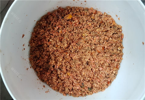 自制底窝料，泡一桶能钓一年，野钓效果杠杠的