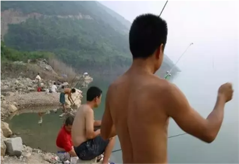 夏季钓鱼的4个防暑误区,你有没有中招?