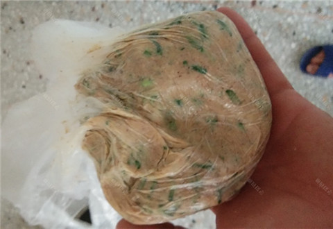 自制韭菜玉米饵,钓鱼人就是闲不住