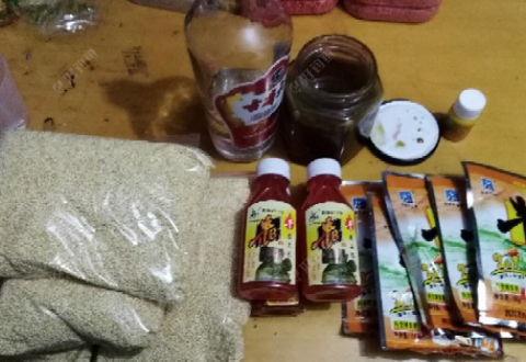 自制两种颜色的酒米窝料，材料和比例需注意