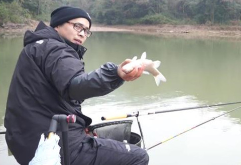 麦子钓鱼实战 狂拔鲫鱼鳊鱼 被水库老板看到要心痛了 [视频]