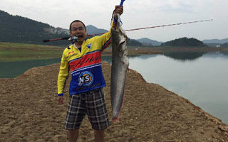 邂逅升钟湖 路亚喜获17斤大口鲶鱼