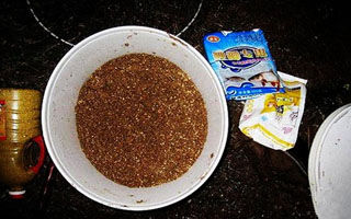 抛竿爆炸钩钓鲤鱼用饵技巧讲解