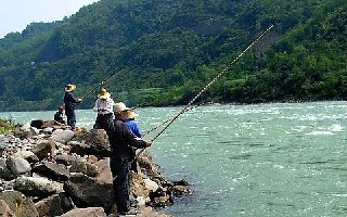 四种在江河中常用的钓鱼技巧