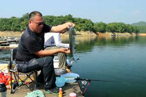 筏钓江湖第一季03期 初战鄱阳湖（下）新手搏鲢鳙 [视频]