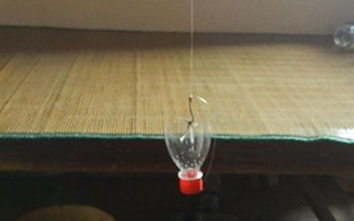 用塑料瓶diy钓鱼打窝器的方法