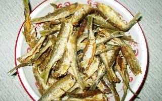 钓到白条后怎么吃,油炸白条的烹饪方法