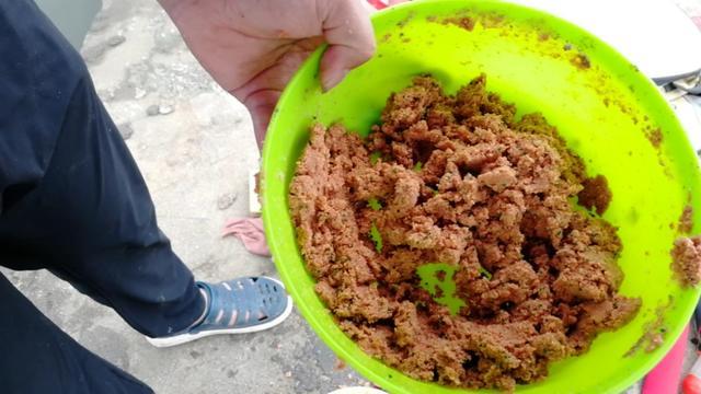 学会这样去开饵,就算是同一款饵料,你也总能钓得比别人多