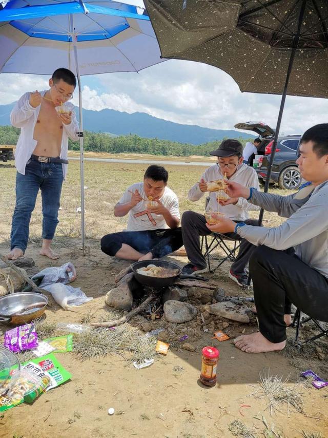 遇到“好人”钓友是什么体验？渔获倒是其次的，重要的是开心