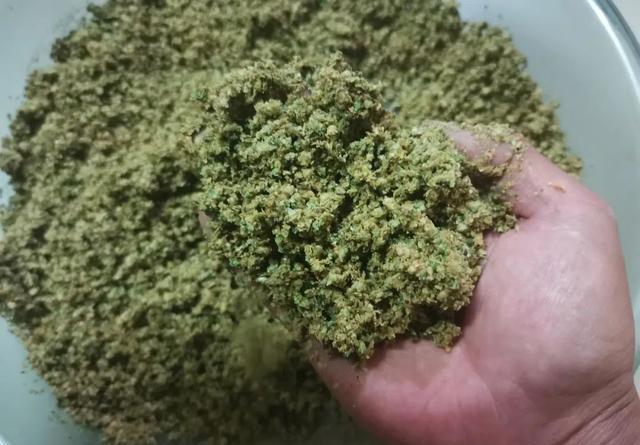 它是钓草鱼的必备状态饵,好用又不贵