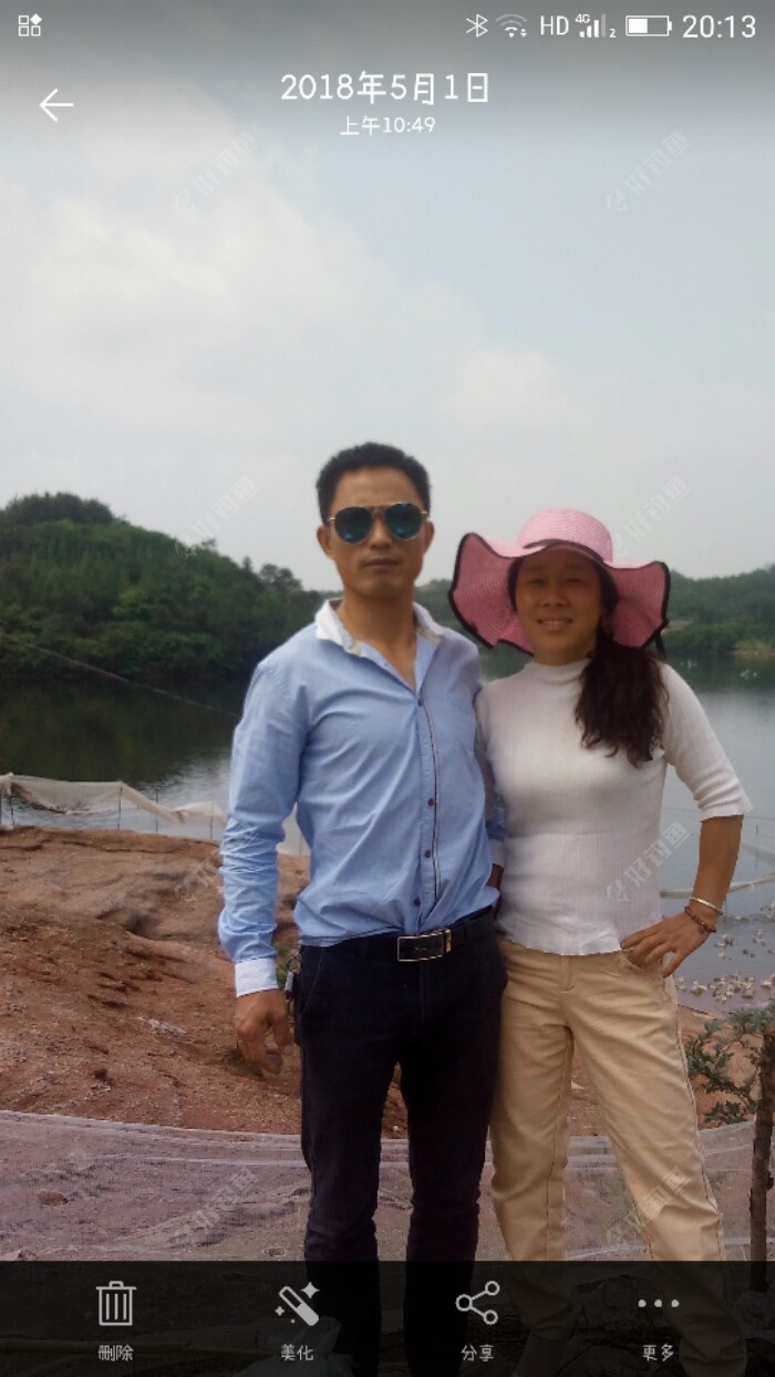 合个影,等我们老了在平台上看这时的模样,回味此时无限美好。
