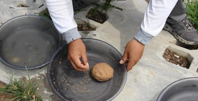 钓鱼开饵,饵干了或湿了咋办?教你3招解决