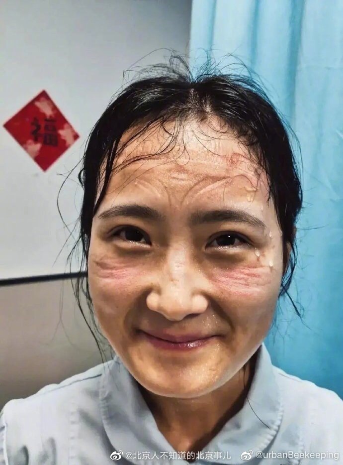 在这个特殊的清明节里向英雄哀悼